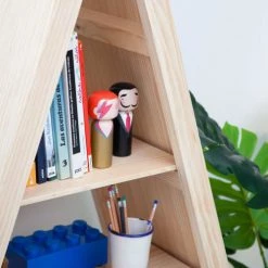 RNT By Really Nice Things Bibliothèques Et étagères Enfant Étagère Bibliothèque En Pin Massif Couleur Naturel Forme De Tipi 12 RNT By Really Nice Things Bibliothèques Et étagères Enfant Étagère Bibliothèque En Pin Massif Couleur Naturel Forme De Tipi -Armoires enfant Soldes etagere bibliotheque en pin massif couleur naturel forme de tipi 4